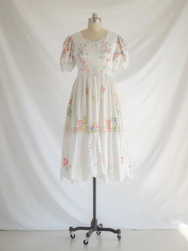 Re-design Upcycled Daisy Sweetheart Neck White Maxi Dress Stylish Boho Chic Maxi Dress Re-design Upcycled Daisy Sweetheart Neck White Maxi Dress Stylish Boho Chic Maxi Dress