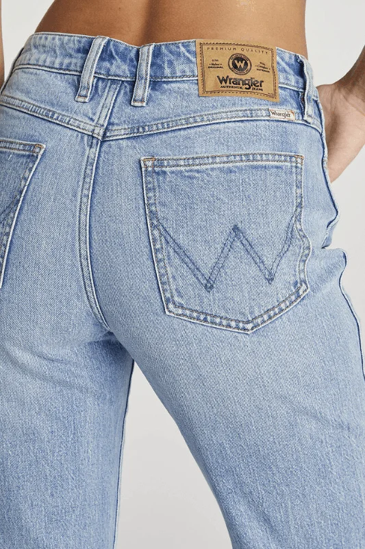 WRANGLER MID TORI STRAIGHT JEAN - DIAMOND SKIES Comfortable Zip-Fly Denim Jeans